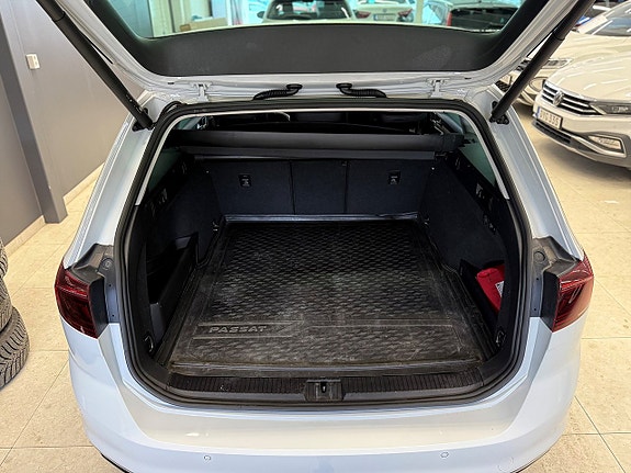 Volkswagen Passat 5 of 25