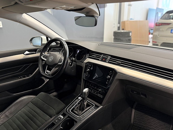 Volkswagen Passat 25 of 25