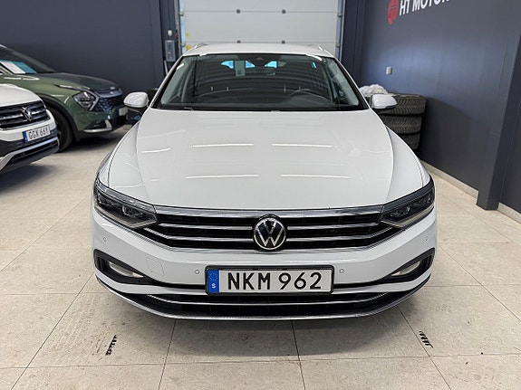 Volkswagen Passat 2 of 25