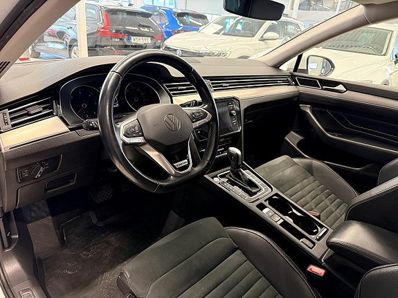 Volkswagen Passat 10 of 25
