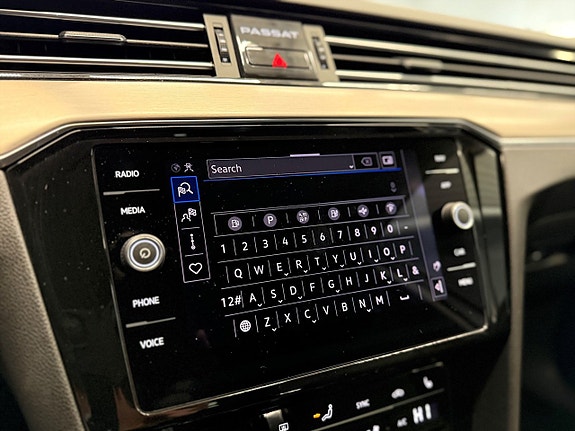 Volkswagen Passat 18 of 25