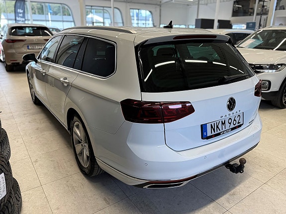 Volkswagen Passat 4 of 25