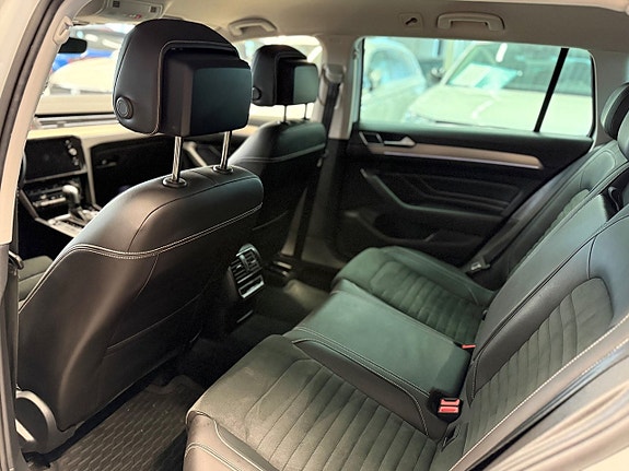 Volkswagen Passat 19 of 25