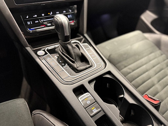 Volkswagen Passat 17 of 25