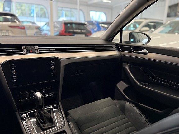 Volkswagen Passat 23 of 25