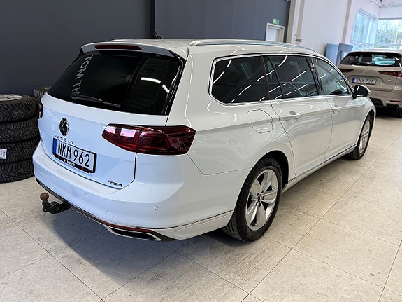 Volkswagen Passat 9 of 25