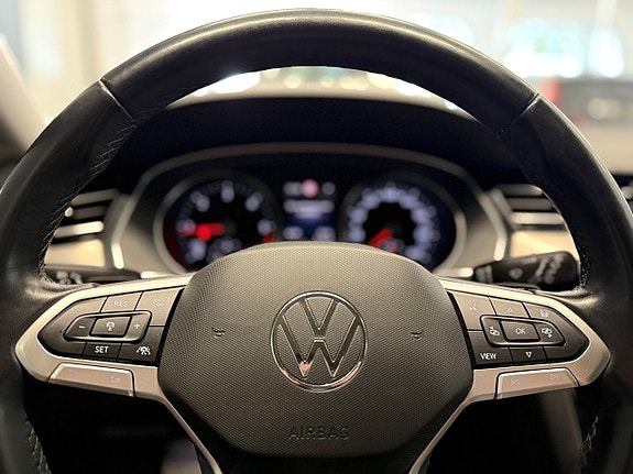 Volkswagen Passat 14 of 25