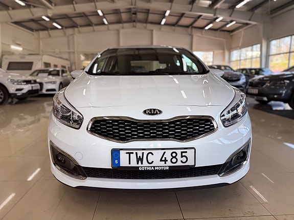 Kia Ceed 2 of 5