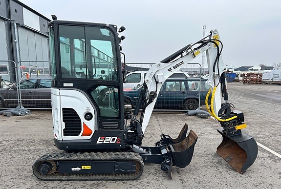 Bobcat E20z med tiltrotator / nyservad