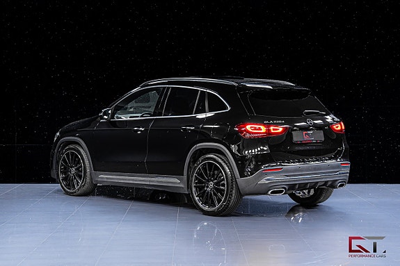 Mercedes-Benz GLA220 d 6 of 22