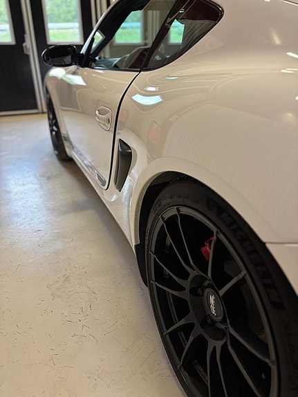 Porsche Cayman S 4 of 15