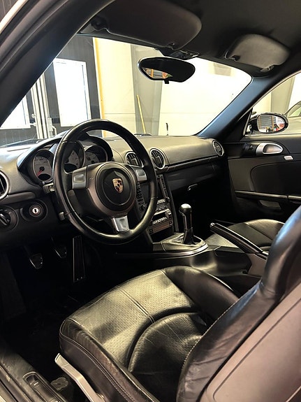 Porsche Cayman S 7 of 15