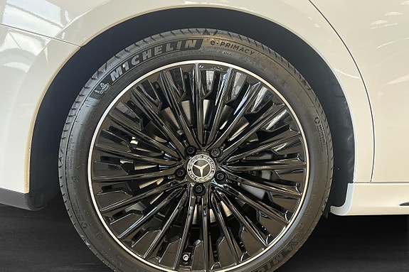 Mercedes-Benz 300 E 6 of 22