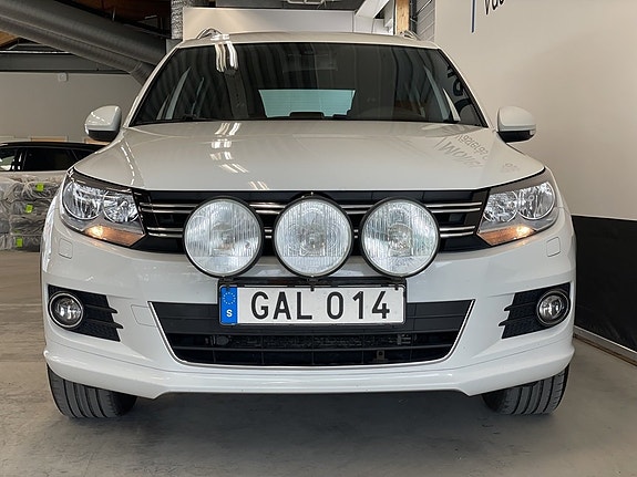 Volkswagen Tiguan 2 of 5