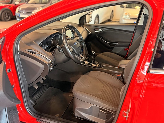 Ford Focus 7 of 12