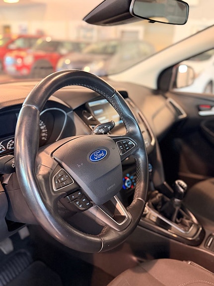 Ford Focus 10 of 12