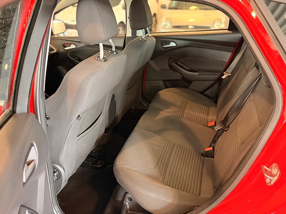 Ford Focus 8 of 12