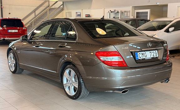 Mercedes-Benz C300 4 of 5
