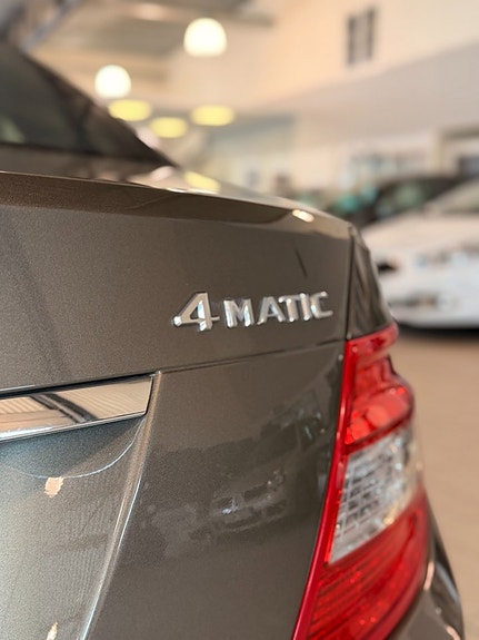 Mercedes-Benz C300 7 of 17