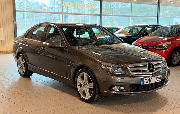 Mercedes-Benz C300 2 of 5