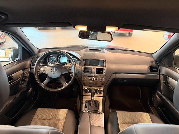 Mercedes-Benz C300 12 of 17