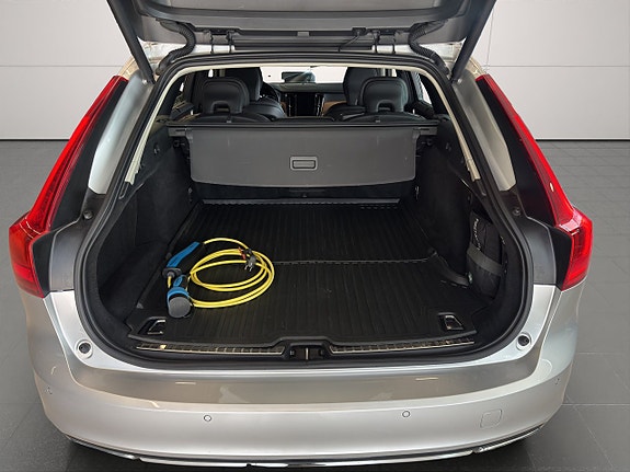 Volvo V90 25 of 25