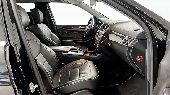 Mercedes-Benz GL350 3 of 5
