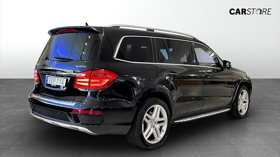 Mercedes-Benz GL350 2 of 5
