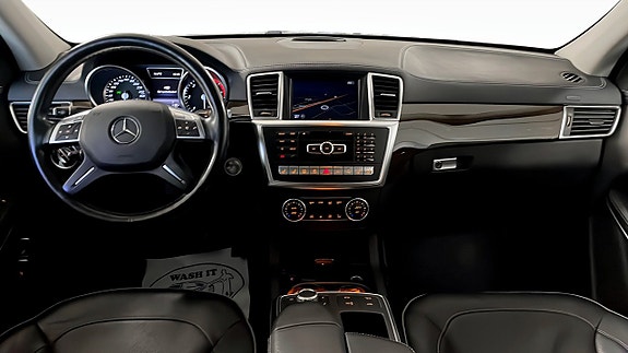 Mercedes-Benz GL350 4 of 5