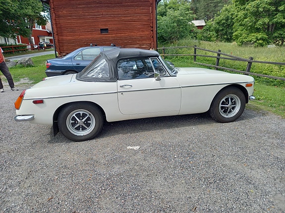 MG MGB 3 of 5