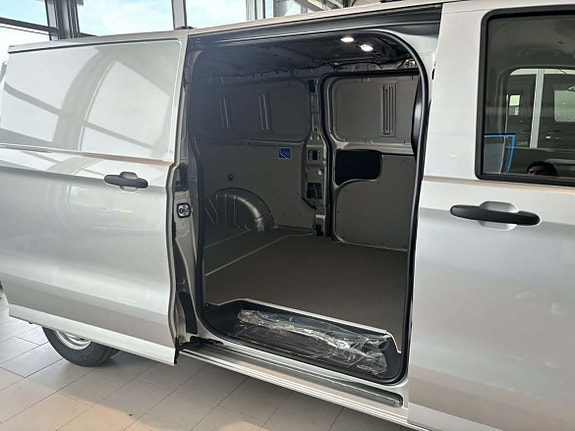 Volkswagen Transporter 3 of 5
