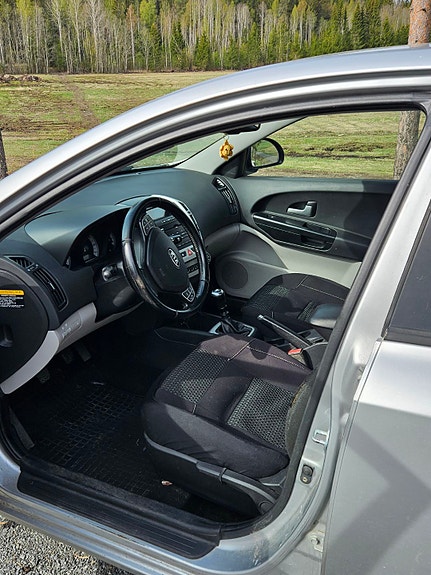 Kia Ceed 3 of 5