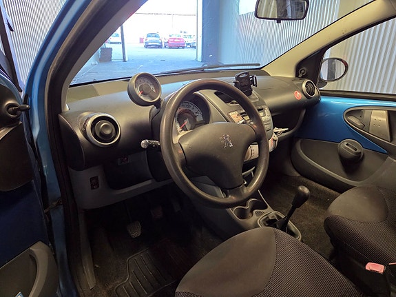 Peugeot 107 2 of 5