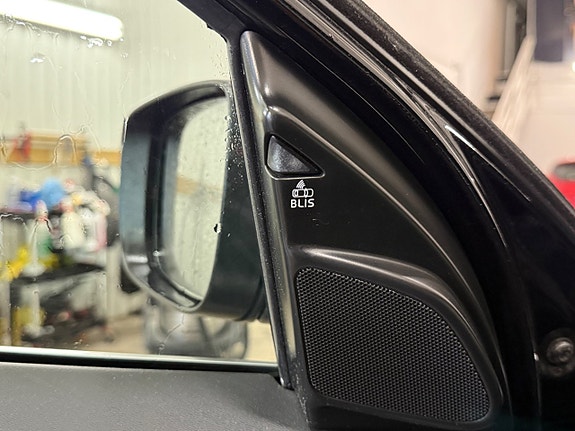 Volvo XC60 7 of 11