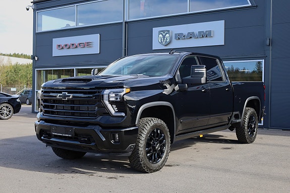 Chevrolet Silverado 2500 3 of 24