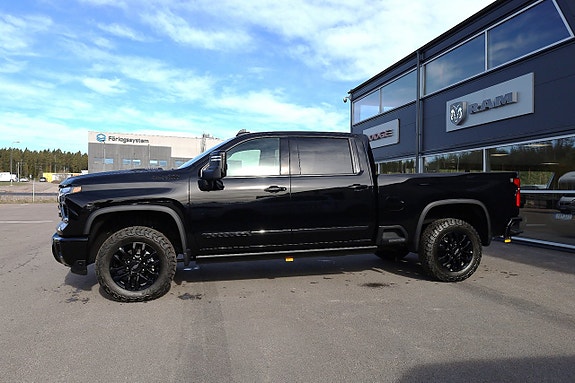 Chevrolet Silverado 2500 4 of 24