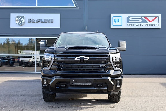 Chevrolet Silverado 2500 2 of 24