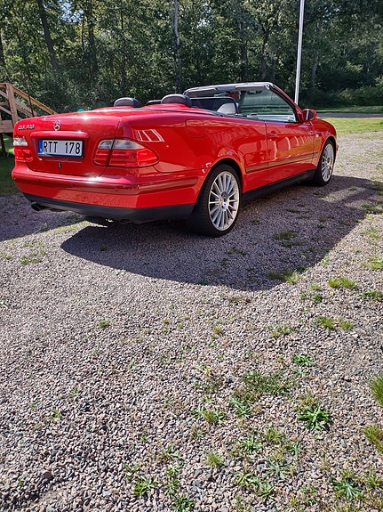 Mercedes-Benz CLK320 4 of 4