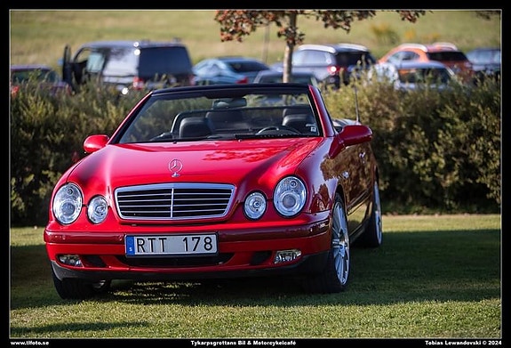 Mercedes-Benz CLK320 2 of 4