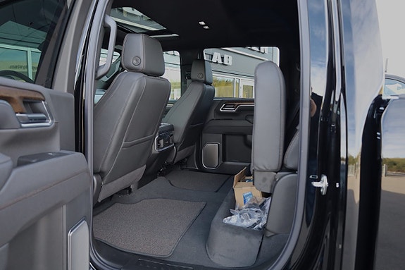 Chevrolet Silverado 2500 12 of 24
