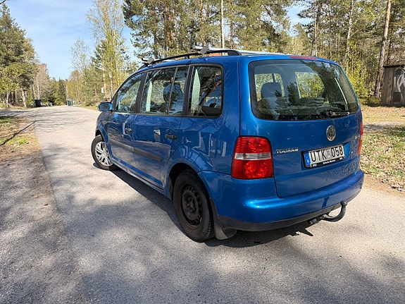 Volkswagen Touran 4 of 5