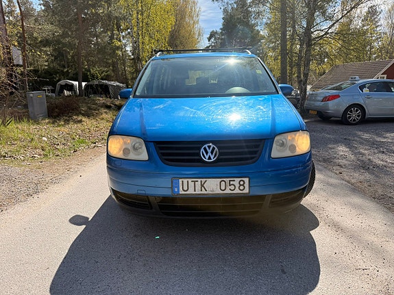 Volkswagen Touran 3 of 5
