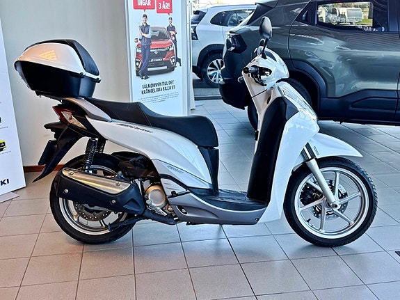 Honda Sh300 2 of 4