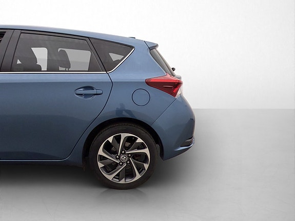 Toyota Auris 27 of 29