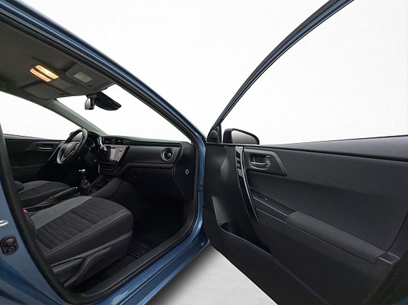 Toyota Auris 23 of 29