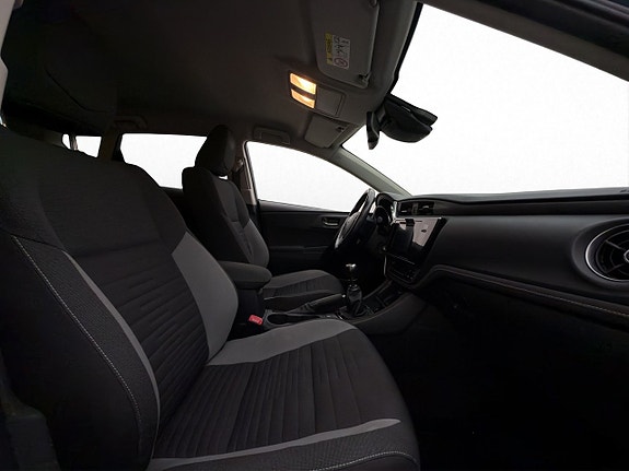 Toyota Auris 22 of 29