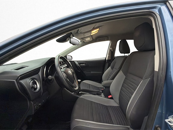 Toyota Auris 11 of 29