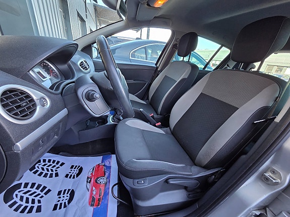 Renault Clio 10 of 15