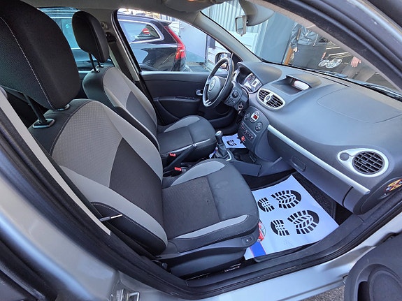 Renault Clio 15 of 15