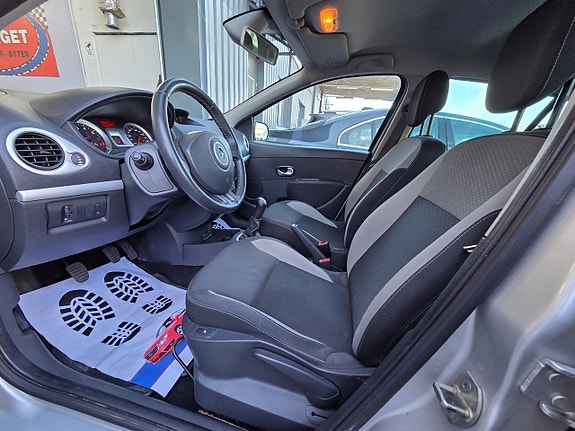 Renault Clio 9 of 15